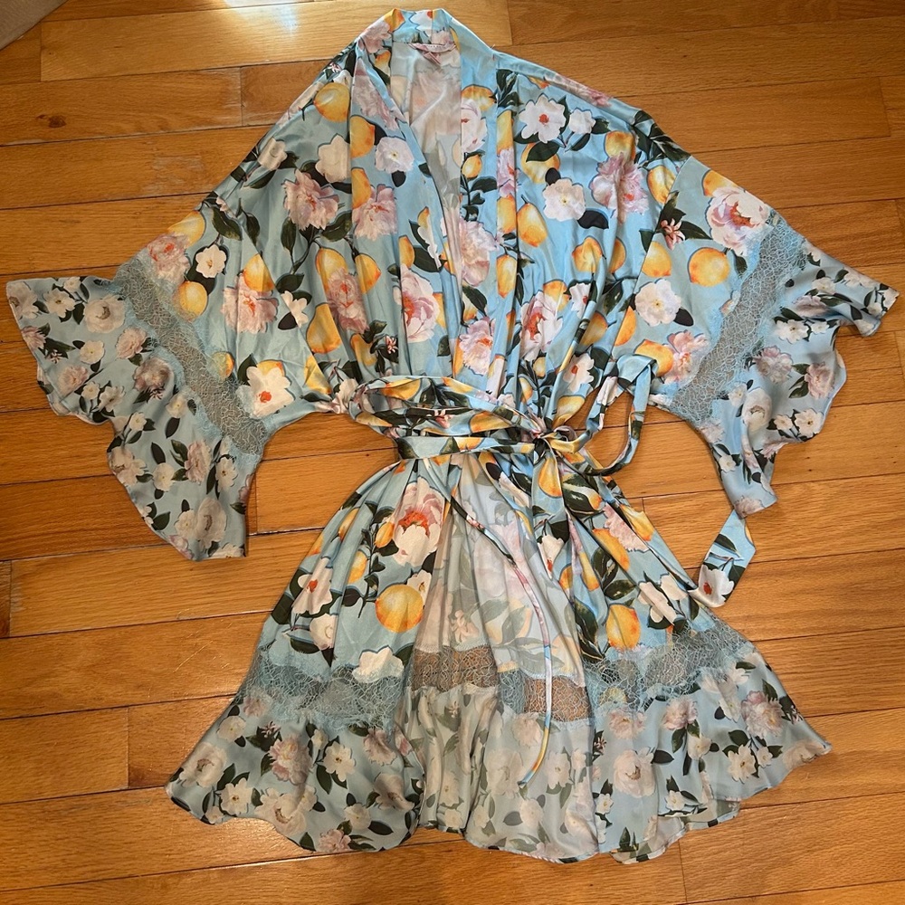 Victoria’s secret lemon robe